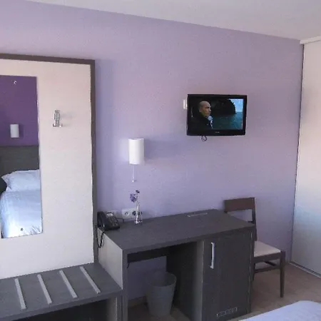 호텔 Cantal Saint-Georges (Cantal)