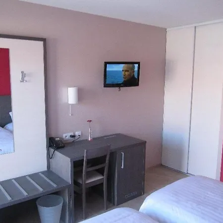 Hotel Cantal 2*
