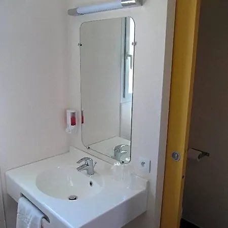 Cantal Hotel